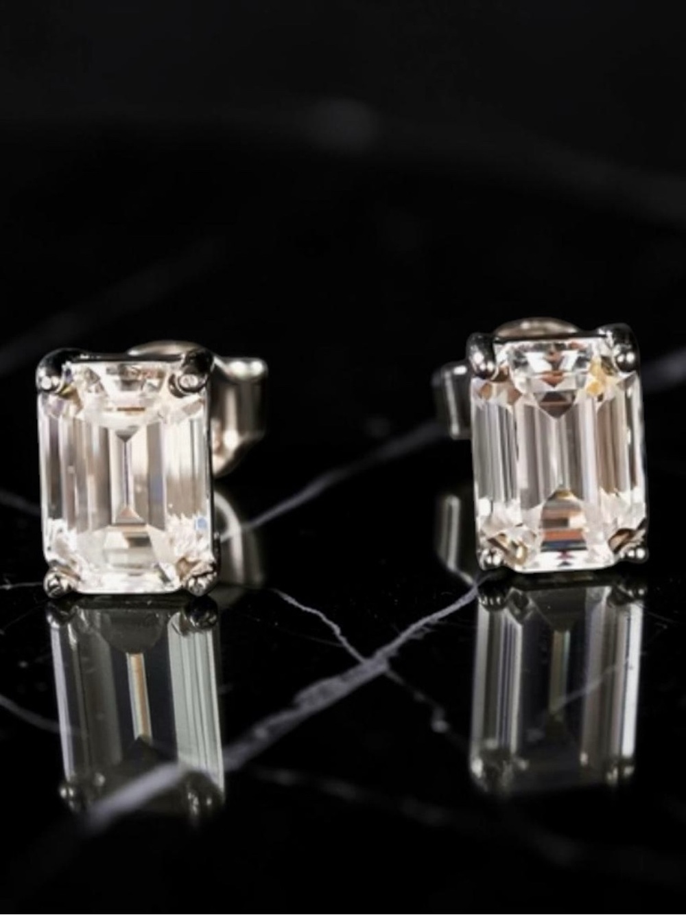 MOISSANITE EMERALD CUT 2 c.t.w 18K Gold GRA Certified
